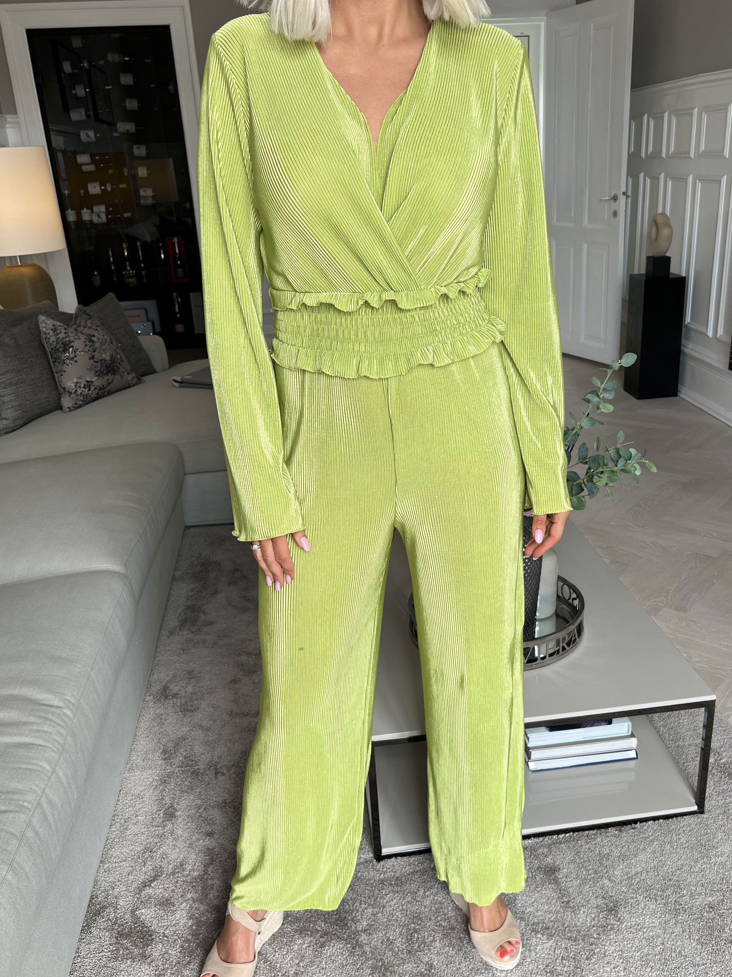 Capri - Plisseret buksedragt med elastik i taljen